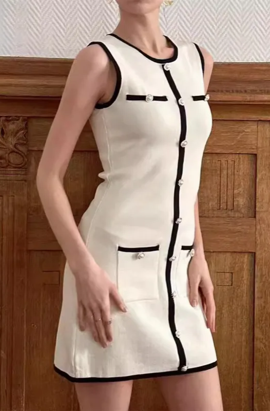 Iris | Sleeveless Button-front Dress